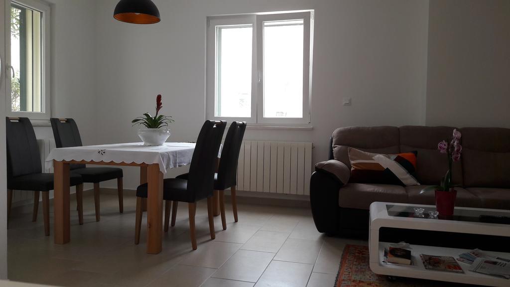 Apartment Lebedina Каштела Экстерьер фото
